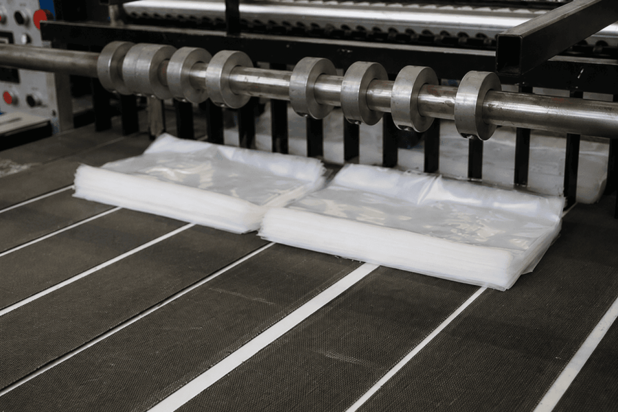 Il reparto saldatura Teamplast: dove il film plastico si trasforma in packaging personalizzato