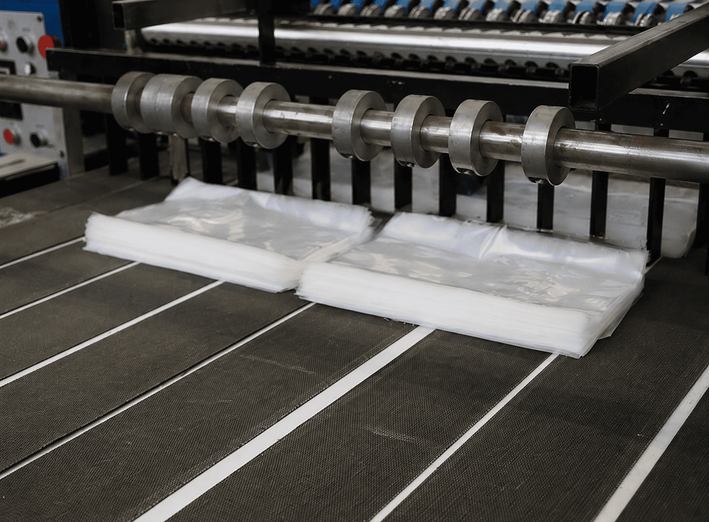 Il reparto saldatura Teamplast: dove il film plastico si trasforma in packaging personalizzato